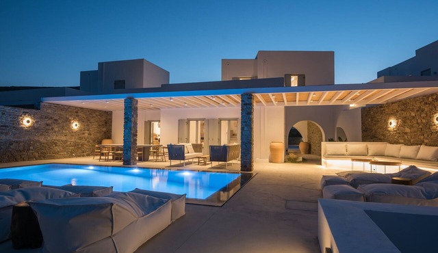 ONEIRO VILLA. ANTIPAROS AS DREAMY AS IT GETS
