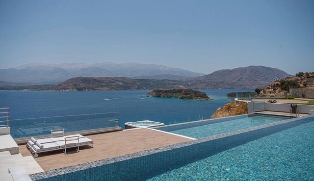 Only View Villa-Timeless Coastal Retreat by etouri