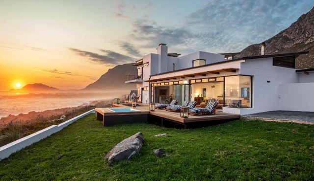 OnTheRocksBB Solar Powered Guesthouse and Ocean Lodge