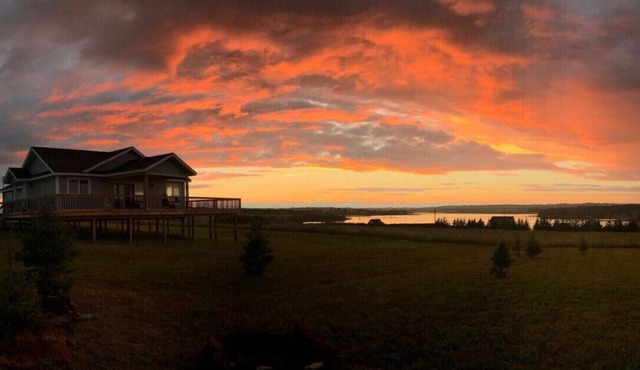 Open Concept 4 Bedroom Cottage Overlooking The Southwest River