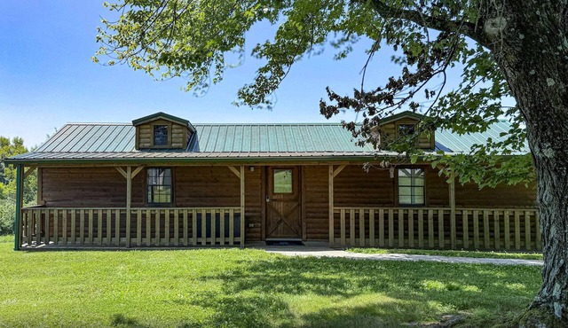 Open Concept Cabin for 2 - Near Ark Encounter!