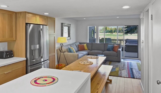 Open Floor 71 Vantage Family Condo by RedAwning