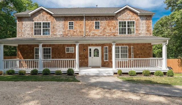 Open Floor Plan, Generous-Sized Rooms, Close to Golf and Ocean Beaches