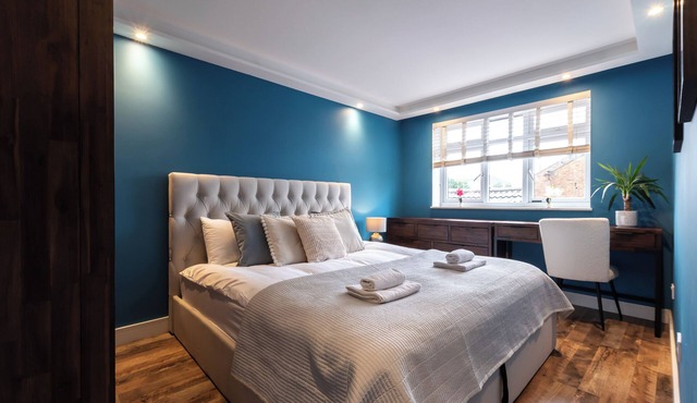 Open Mind Property - Hot Tub Retreat Sleeps 9