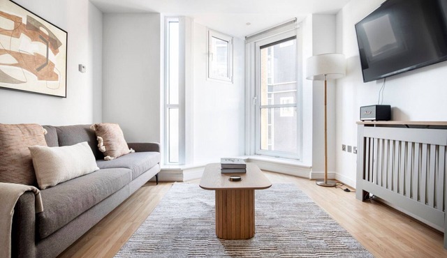 Open plan Hackney 1BR nr shops & restaurants, by Blueground