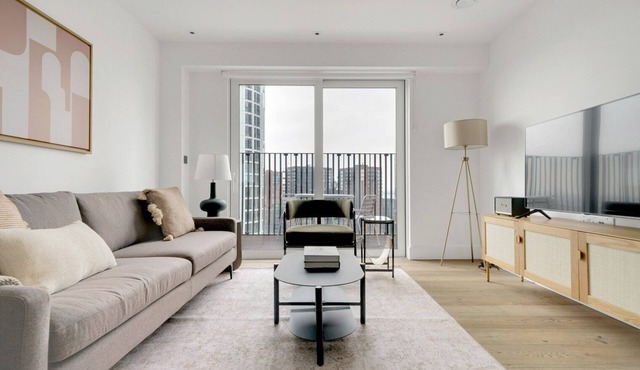 Open plan Vauxhall 1BR, modern, by Blueground