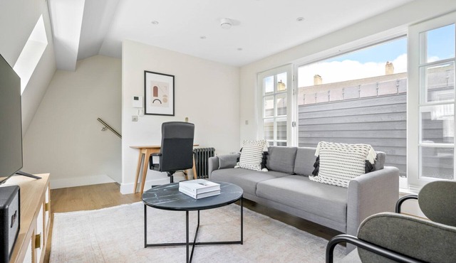 Open plan Waterloo, 2BR, New build, terrace, by Blueground