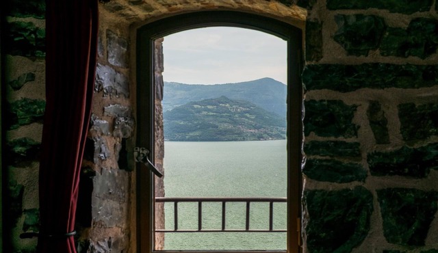 Open Space Penthouse in castle with lake view