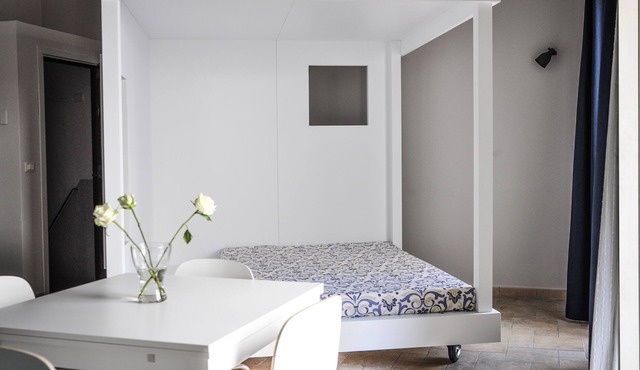 Openspace studio apartment in the historic center of Catania