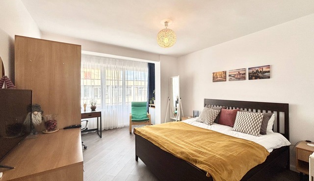 Opera Sunrise zentrale moderne Balkonwohnung by Interhome