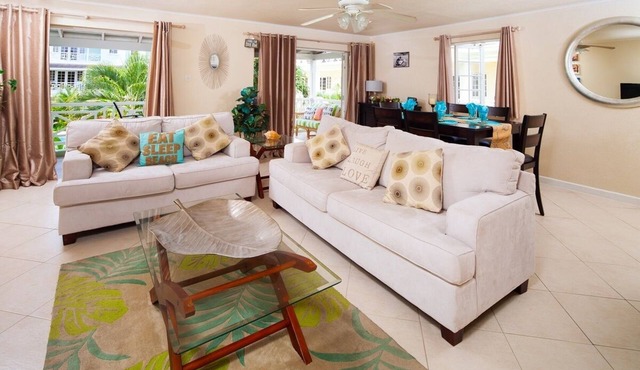 Oppposite Beach with Pool - Margate #4 (2 bed)