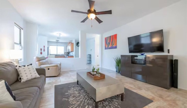 Optional heated pool- 3-bedroom house in peaceful Surprise with AC