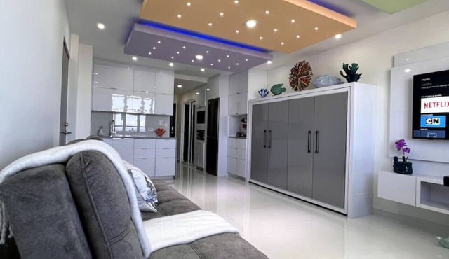 Opulent Studio - Centric Location & Stunning View