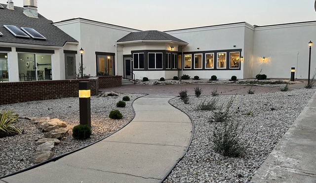 Orangewood Inn & Suites Kansas City Airport