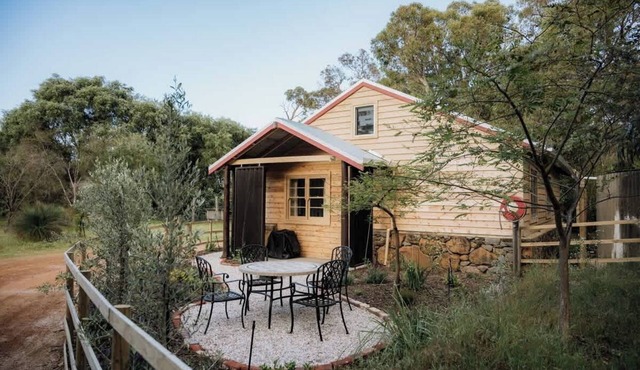 Orchard Cottage—Romantic Bushland Retreat w/Sauna