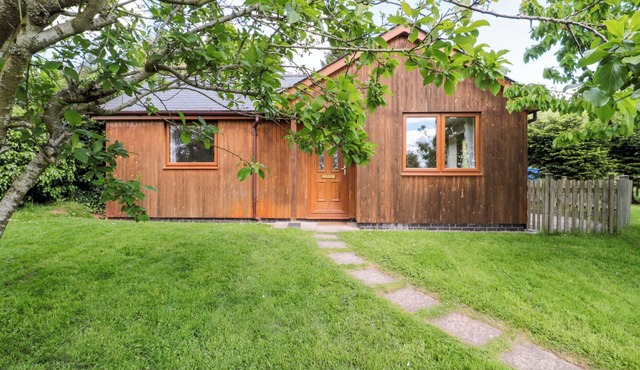 ORCHARD COTTAGE, family friendly, with a garden in Ledbury
