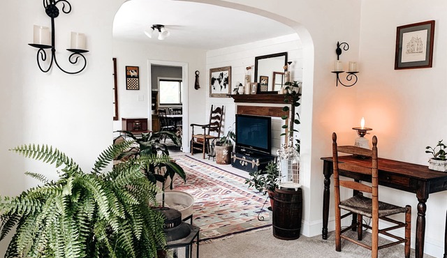 Orchard Keeper's Private Apt. - Entire Second Floor of 1873 Marlboro Farmhouse