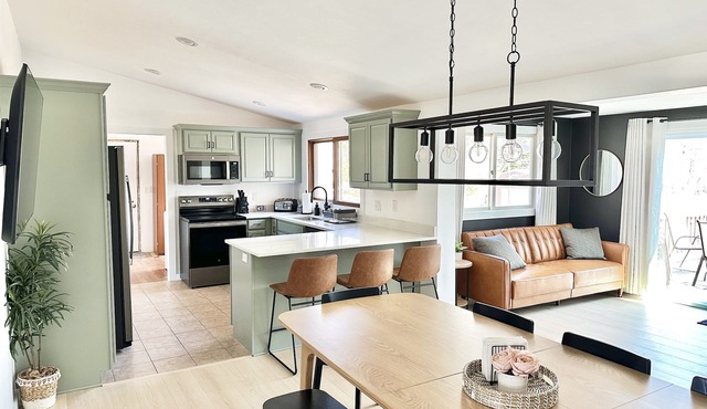 Orchard Ranch - Fish Creek | Sleeps 10 Trails Coffee Bar Snowshoes