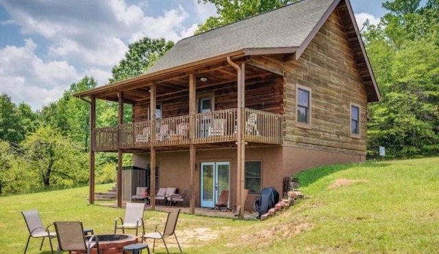 Orchard View Log Cabin near Tryon IEC & Lake Lure!