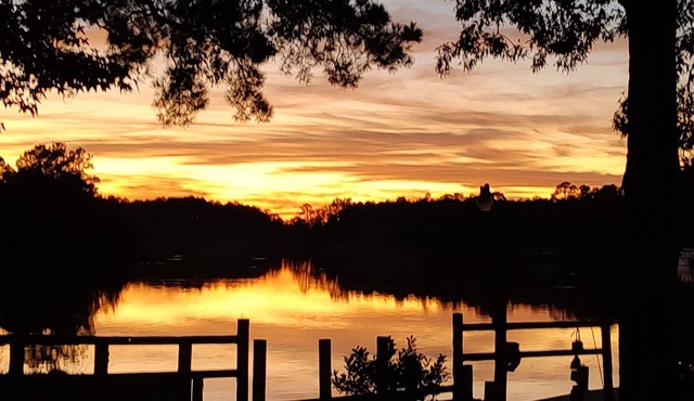 Oriental Waterfront Cottage on Broad Creek!