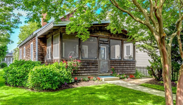 Original Beach Styled Cottage