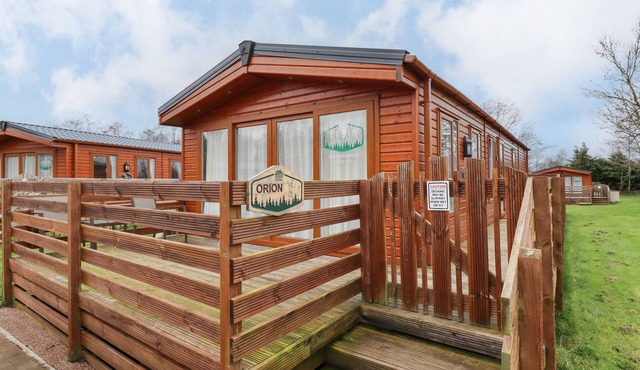ORION, pet friendly, character holiday cottage in Felmoor Park