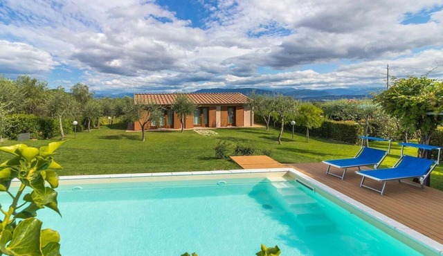 Orlando, private pool house, A/C, WiFi. Lucca.