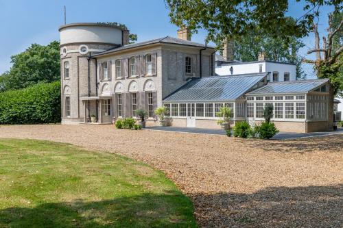 Ormesby Manor House & The Shepherds Huts & Well Lodge