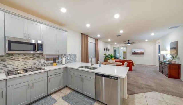 Oro Valley Compound