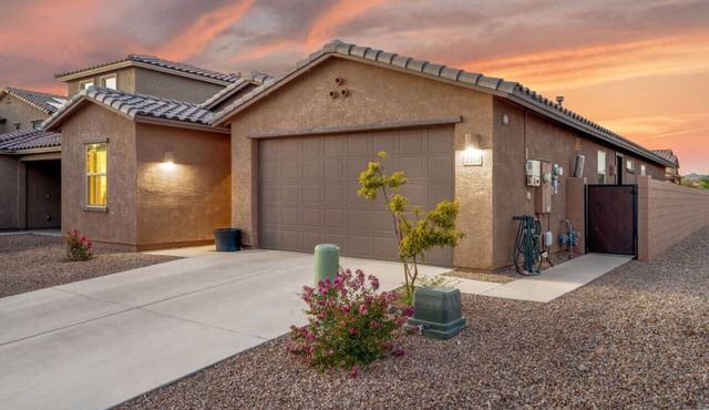 Oro Valley/Garage/2 BR 2BA/Office/Fenced