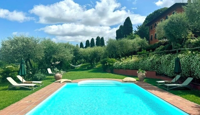 Orpheus & Eurydice House in a splendid estate with a pool on the hills of Lucca