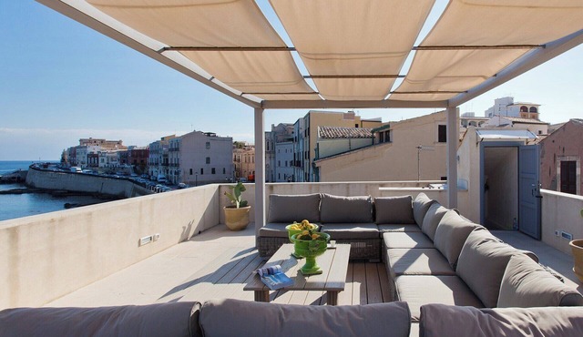 Ortigia - Three Bedroom Villa, Sleeps 6