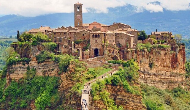 Orvieto and Civita di Bagnoregio Private Tour From Rome