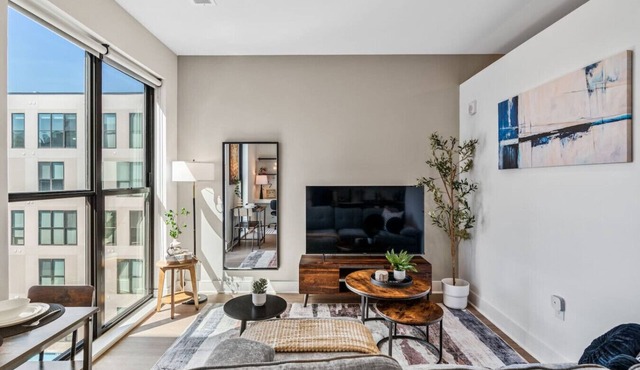 OTR+CBD | 1-Bed Suite l Free Parking l Gym & Pool