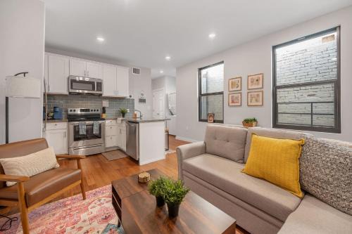 OTR off Vine St, Lux Queen Bed, Wifi, Smart TV, Sleeps 3ppl, 3rd Fl
