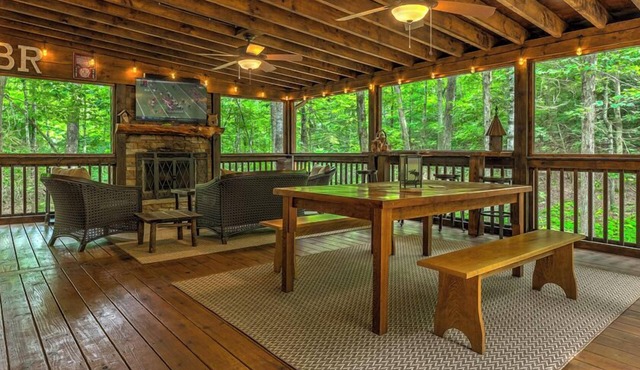 Our Blue Heaven- Private, yet convenient | Hot tub |Screened Porch