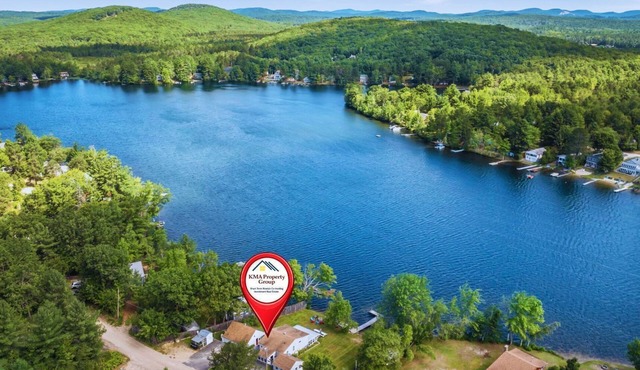 Our charming cottage and bunkhouse invites you to experience a lakeside getaway!