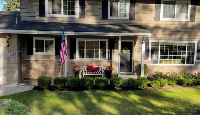 Our Nest Edmonds: Sleeps 10/Gourmet Kitchen/Sport Court/Amenities Galore/5⁕hosts
