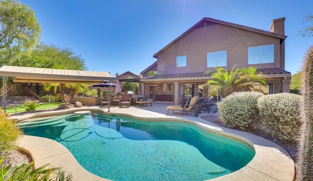 Outdoor Kitchen & Pool: Cave Creek Getaway