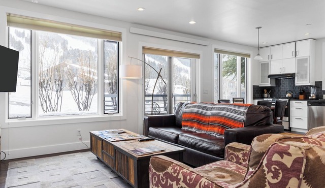Outpost: King Ridge 4 - AC & Hot Tub!