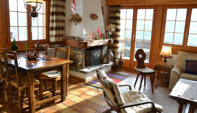 Outside: apartment for 5-6 people on the 4th floor with elevator, balcony with panoramic view of the