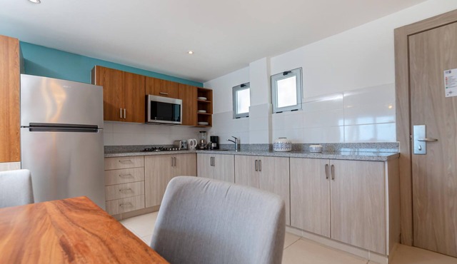 Outstanding 1 Bedroom Apartment, Pool View (B)