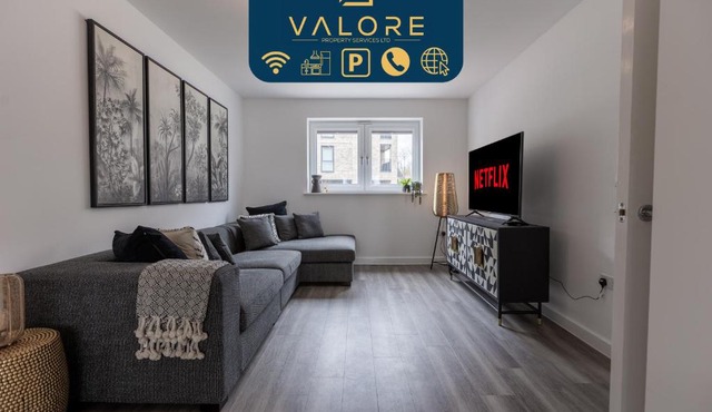 Outstanding 5 Bedroom Townhouse, Canal Views By Valore Property Services