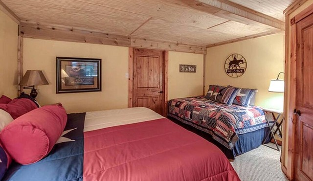 Outstanding Cozy Cabin at Texas Y'all