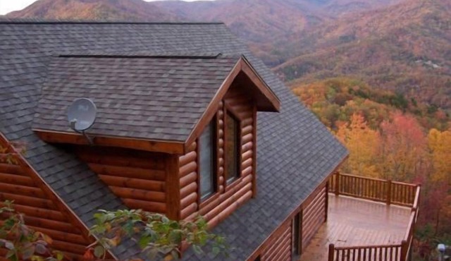 "Over the Edge" Cabin with Amazing Views! Reduced rates for June !
