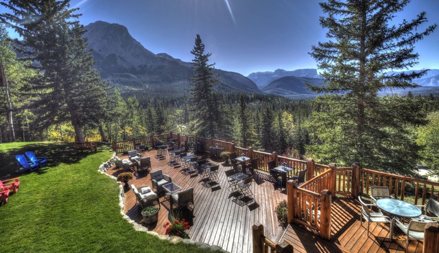 Overlander Mountain Lodge