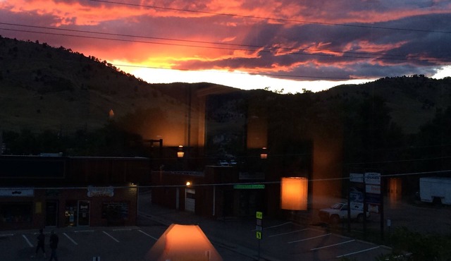 Overlooking foothills, trails, restaurants, shops and more