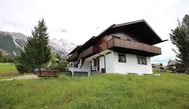 Overlooking the Dolomite: 6 pax and WIFI