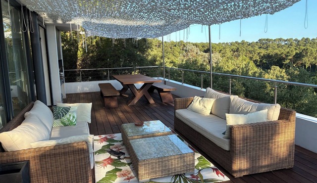 Overlooking the golf course, exceptional villa with views of the Pyrenees and the ocean