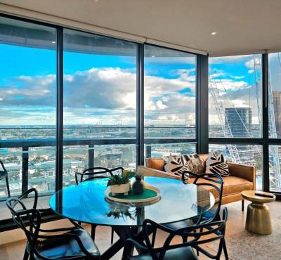 Overlooking the River and Bay View with Pool and Gym LV2109N